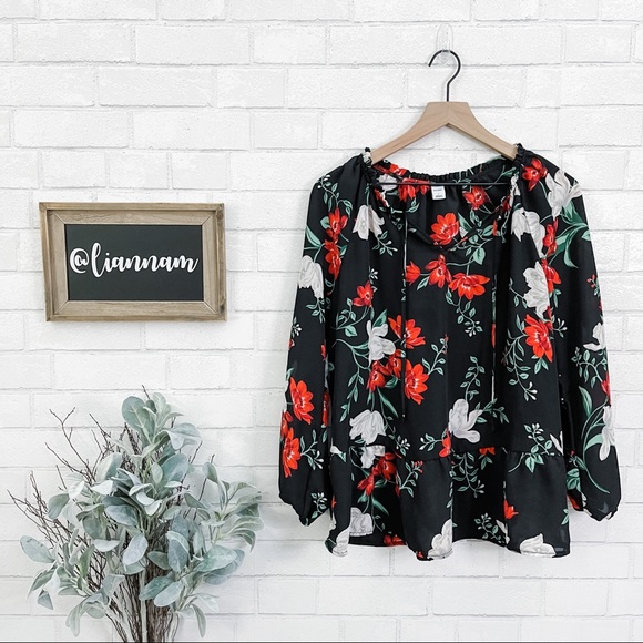 Old Navy Tops - Old Navy Black Floral V-Neck Peplum Top